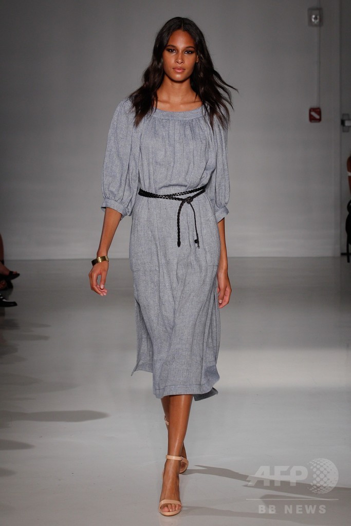 膝下丈のスカートでエレガントに、「ジル・スチュアート」15年春夏