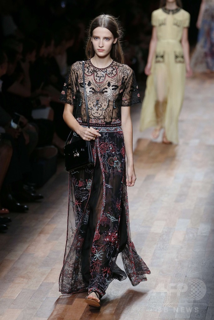 18世紀の貴族によるグランドツアーがコンセプト、「ヴァレンティノ」15年春夏