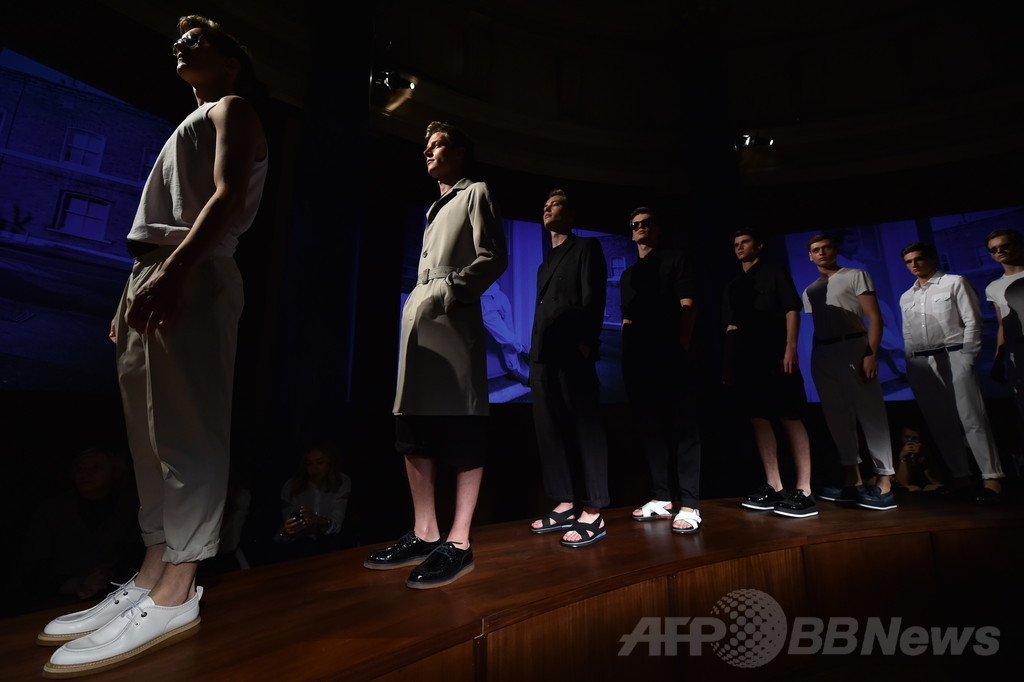 大人のリアルシューズを提案、「ジミー チュウ」15年春夏メンズ