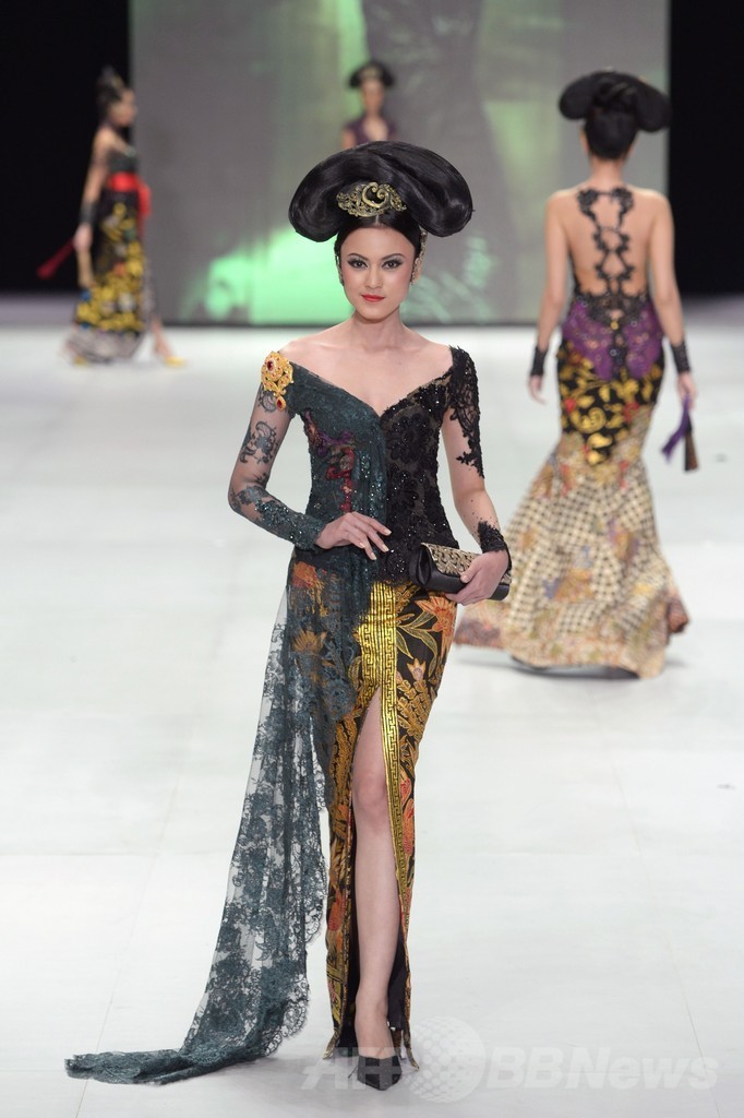 Anne Avantie、インドネシア・ファッションウィークで新作発表