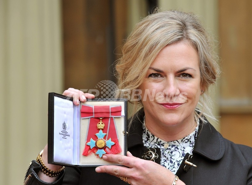 「マルベリー」のエマ・ヒルが辞任、ブランドが正式発表