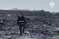ロシア連邦捜査委員会が公開した、同軍輸送機イリューシン76が墜落したとされる西部ベルゴロド州の現場の映像より（2024年1月25日撮影、提供）。(c)AFP PHOTO / Russian Investigative Committee