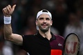 男子テニス、パリ・マスターズ、シングルス2回戦。勝利を喜ぶグリゴール・ディミトロフ（2023年11月1日撮影）。(c)JULIEN DE ROSA / AFP