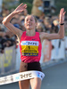 第5回横浜国際女子マラソン（Yokohama Women&apos;s Marathon）。トップでゴールするロシアのアルビナ・マヨロワ（Albina Mayorova、2013年11月17日撮影）。(c)AFP/KAZUHIRO NOGI