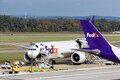 パンダの「宝力（バオリー）」と「青宝（チンバオ）」を載せ、ダレス国際空港に到着した特別機（2024年10月15日撮影）。(c)Xinhua News