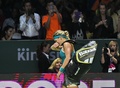 女子テニス、WTAツアー選手権（BNP Paribas WTA Championships - Singapore 2014）4日目。試合後、コートを後にするユージェニー・ブシャール（Eugenie Bouchard、2014年10月23日撮影）。(c)AFP/ROSLAN RAHMAN