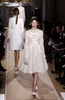 フランス・パリ市内で発表されたヴァレンティノ（VALENTINO）の12年春夏オートクチュールコレクション（2012年1月25日撮影）。(c)AFP/ALEXANDER KLEIN