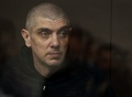 ロシア・ロストフナドヌーの裁判所に出廷したウクライナ兵アントン・チェレドニク被告（2023年11月8日撮影）。(c)AFP