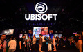 米ロサンゼルスで開催された世界最大級のゲーム見本市「E3」で、ユービーアイソフトの展示スペースに集まるファンら（2019年6月11日撮影）。(c)Frederic J. BROWN / AFP
