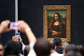 仏パリのルーブル美術館に展示されたレオナルド・ダビンチの「モナリザ」（2019年10月7日撮影、資料写真）。(c)Eric Feferberg / AFP