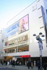 東京・渋谷センター街の「HMV渋谷」跡地にオープンしたフォーエバー21（FOREVER 21）渋谷店（2010年12月23日撮影）。(c)MODE PRESS
