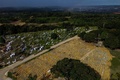 ブラジル北部アマゾナス州マナウスの墓地（2021年4月29日撮影）。(c)MICHAEL DANTAS / AFP