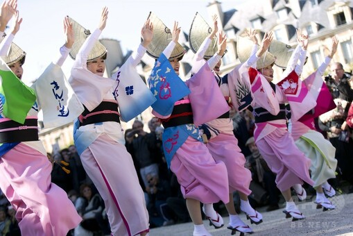 フランス人も踊らにゃ損損？パリ中心部で阿波おどり公演 写真11枚 国際