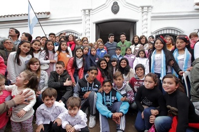 もう誰が誰やら… 双子が一堂に集まるフェス開催 アルゼンチン