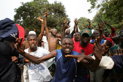 ゼネスト長期化、大統領が戒厳令を発令 - ギニア