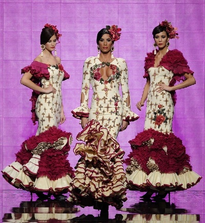 鮮やかな衣装が一堂に、フラメンコ・ファッションの展示会