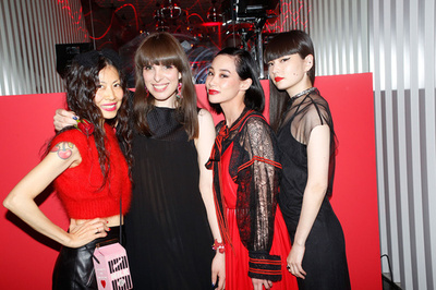 キーワードは“赤”！ 都内で「資生堂 ルージュ ルージュ」イベント