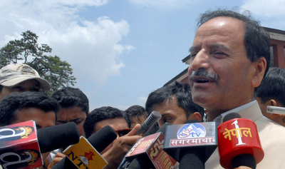 ネパール国王、王宮退去に合意