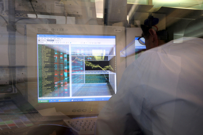 金融危機対策もネットで、経済情報サイトの9月の利用者急増