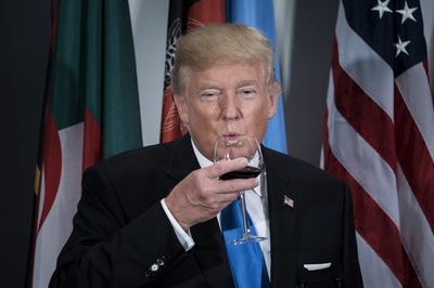 下戸のトランプ氏が自虐ジョーク、「飲酒していたら世界最悪」