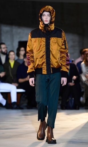 ミニマルなアーバンスポーツ、「N°21」18/19年秋冬メンズ