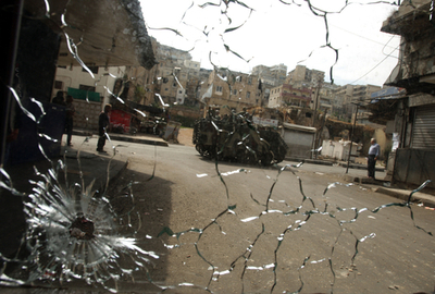 レバノン北部のトリポリで与野党の支持勢力が衝突