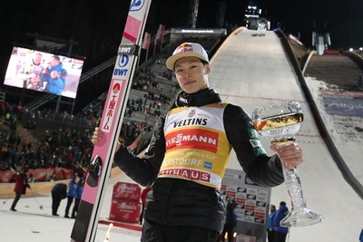 小林陵侑、2連覇目指すジャンプ週間開幕戦で優勝