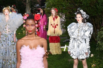 ソフトなフォルムを強調、「ロダルテ」19年春夏