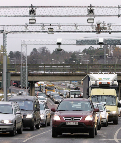 EU、日中も車のヘッドライト義務付けへ 事故防止に2011年から