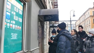 字幕：「何もかも地獄」 ルーブル急落におびえるロシア人