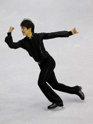 小塚 男子シングルSPで首位、フィギュアGPファイナル