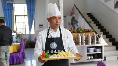 雲南・茶馬古道の町で伝承　密祉の豆腐宴