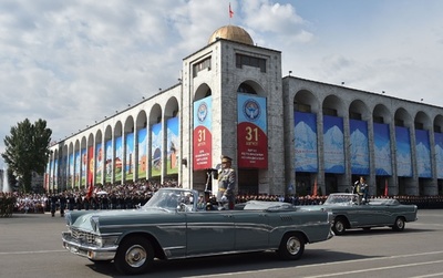 旧ソ連から独立30年 キルギスで軍事パレード