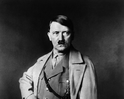 英裁判所、ネオナチ団体所属の男女に禁錮5年と6年6月 息子は「アドルフ」