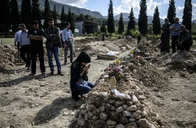 トルコ炭鉱爆発事故、一部犠牲者の遺体を埋葬