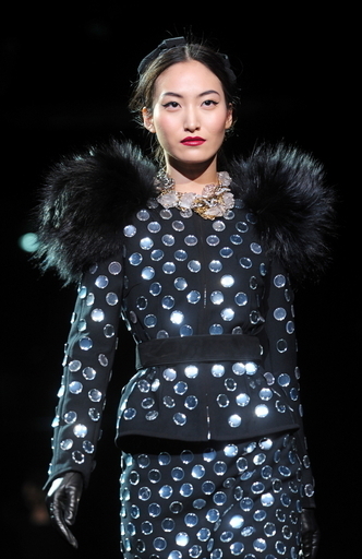 韓国人スーパーモデルのキム・ダウルさんが死亡、死因は不明