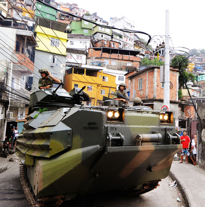 リオ最大のスラム街を制圧、W杯・五輪控え治安改善へ ブラジル