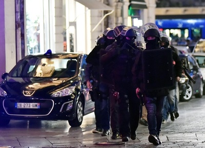 仏南部の宝石店立てこもり犯が投降、風刺紙襲撃とは無関係