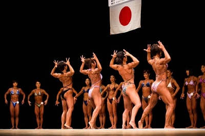 健康ブームで増えるボディービルダー、都内で選手権