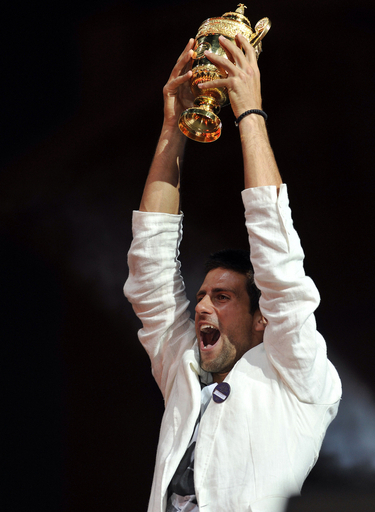 ウィンブルドン初制覇のジョコビッチが凱旋