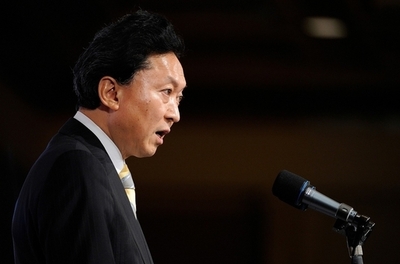 首相「解放されたとは聞いていない」、イエメン拉致で