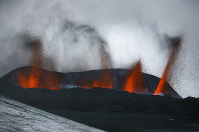 アイスランドで火山が噴火、600人が避難