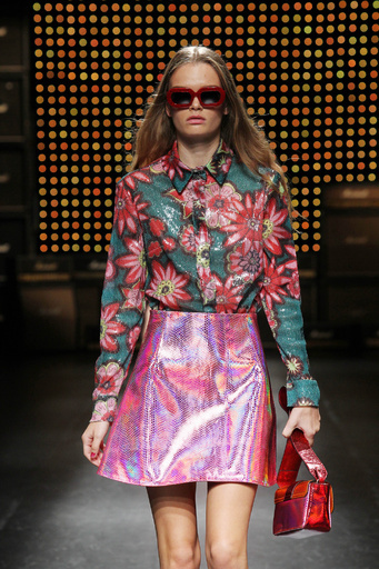 「ハウス・オブ・ホランド」15年春夏新作発表