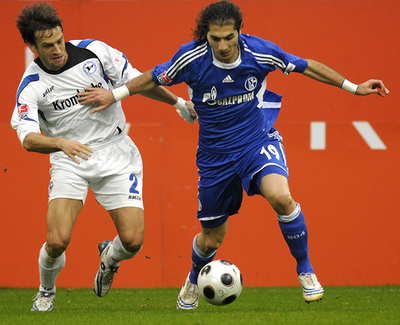 シャルケ ホームでビーレフェルトとスコアレスドロー