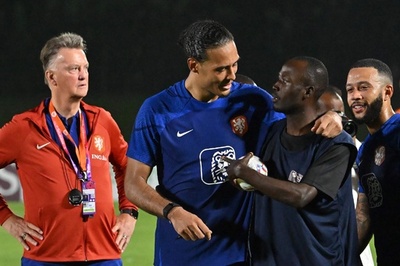 ファン・ダイク、移民労働者との交流に刺激