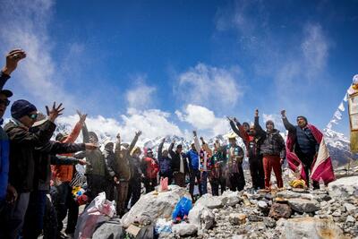 氷河消失に警鐘鳴らす式典 ネパール