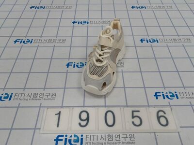 中国から直輸入の「子ども靴」から有害物質検出…ソウル市が検査、基準の33倍超も