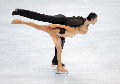 サフチェンコ/ショルコウィー組 ペアSPで首位に、フィギュアGP第4戦 写真6枚 ファッション ニュースならMODE PRESS