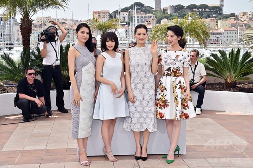 【写真特集】『海街diary』上映、綾瀬さんらレッドカーペットに カンヌ 【写真特集】『海街diary』上映、綾瀬さんらレッドカーペットに カンヌ