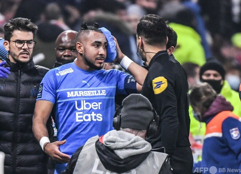 ファンのボトルがパイェの頭直撃、リヨン対マルセイユ戦中止に